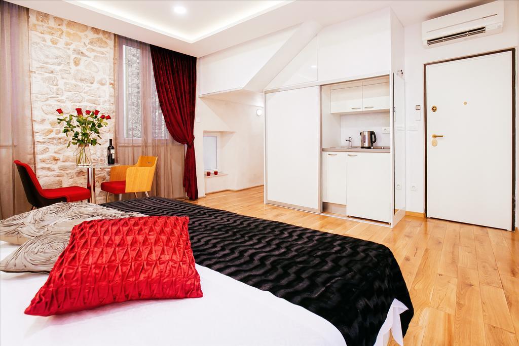 Get Split Luxury Apartment Room photo